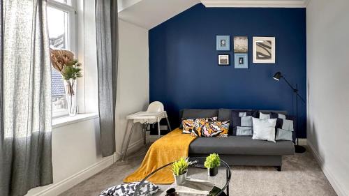 Dumbarton Apartment | Flat for 6 guests near Glasgow, Loch Lomond