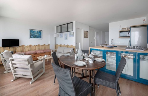 La Baule-Escoublac Apartment | Flat for 6 with sea view 40m from the beach