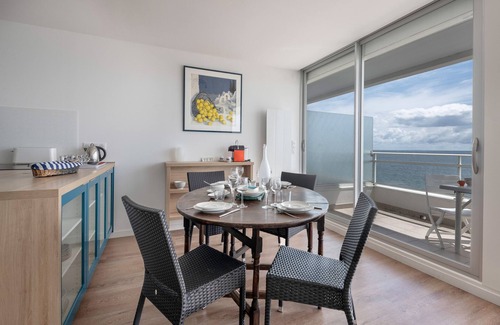 La Baule-Escoublac Apartment | Flat for 6 with sea view 40m from the beach
