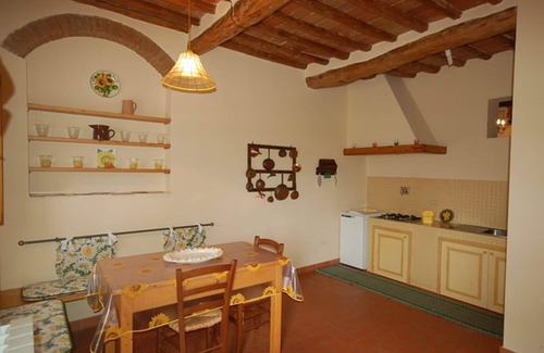 Montelupo Fiorentino Apartment | Flat in a winery in Montespertoli, A/C,Wi-Fi, swimming pool,children friendly,Gi