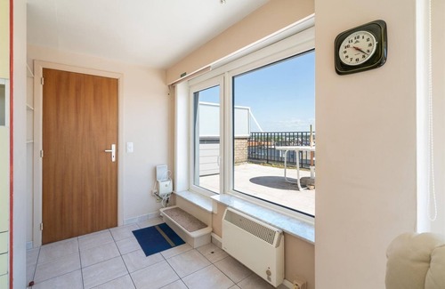 Blankenberge Apartment | Flat in Bruges with Panoramic City Views