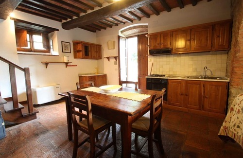 Il Borgo Apartment | Flat in Cortona with Pool, Wifi, A/C, Alexa, 4 People