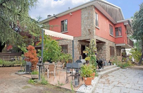 Galapagar House | Flat in Galapagar with Spa and Mountain Views