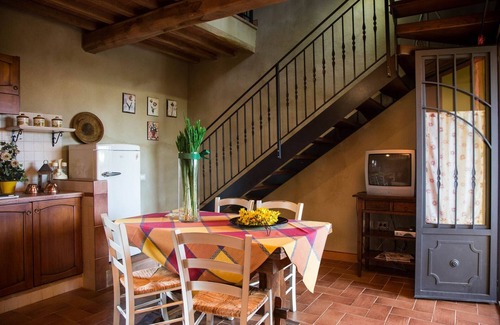 Lari Apartment | Flat in Lari, A/C, terrace, pool, restaurant, Wi-Fi, close to the village, Fr