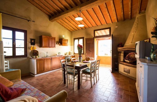 Lari Apartment | Flat in Lari, A/C, terrace, pool, restaurant, Wi-Fi, close to the village, ne
