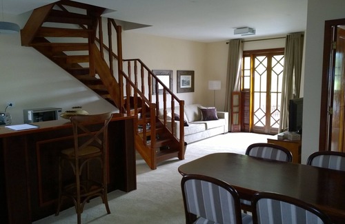 Alto do Capivari Apartment | *FLAT in the mountain for 7 people (3 bedrooms)* HEATED POOL*