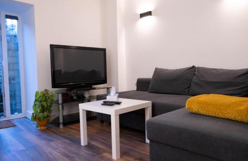 Ashton-under-Lyne Apartment | Flat near Peak District