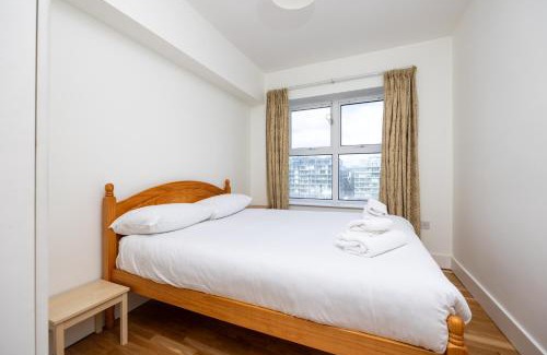 Grand Canal Dock Apartment | Flat w/Balcony & Canal view - 4min to station