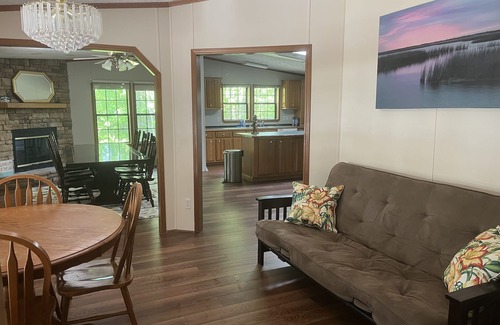 Ingles House | Flat waterfront property near Virginia Tech/Blacksburg on Claytor Lake