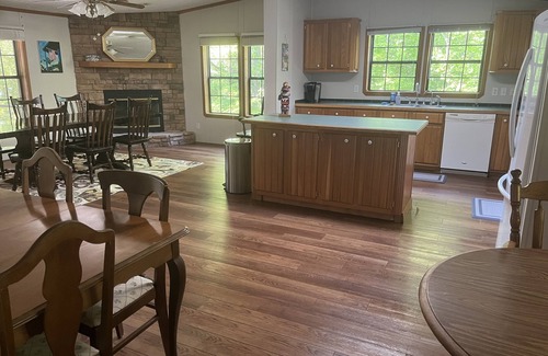 Ingles House | Flat waterfront property near Virginia Tech/Blacksburg on Claytor Lake