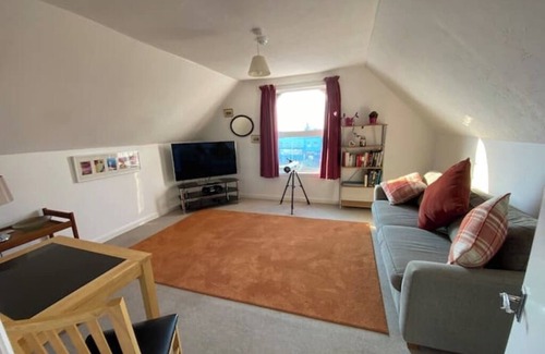 Margate Apartment | Flat with lovely view of sea. Parking space.