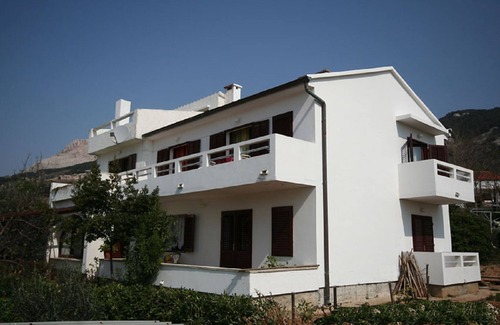 Baska Apartment | Flat with sea view, air conditioning, WiFi, car park