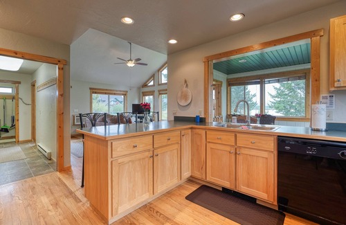 Kalispell House | Flathead River frontage, river access, firepit.