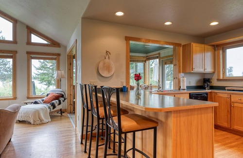 Kalispell House | Flathead River frontage, river access, firepit.
