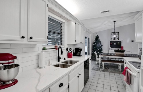 Doctors Inlet House | Fleming Island 4/3 by River wifi&MILS! Beach 45min