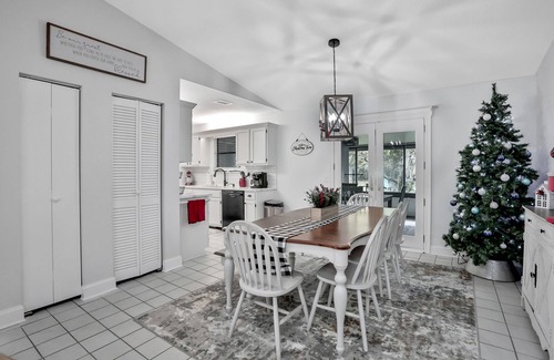 Doctors Inlet House | Fleming Island 4/3 by River wifi&MILS! Beach 45min