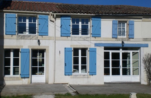 Vallans Cottage | Fleur de Soleil - Superb Family Gite with Pool