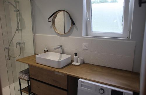 Neuille-le-Lierre Apartment | Fleurs de Brenne Gite