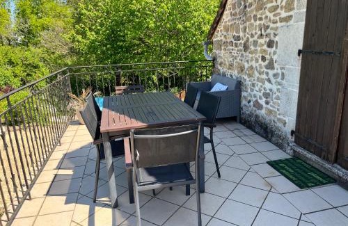 Corgnac-sur-l'Isle Apartment | Fleurs sauvages a Rebeuse NEW HOSTS Full of nature