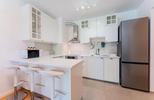 Novi Zagreb Apartment | Flex SelfCheckIns 149 - Zagreb - Bedroom - Garage - Loggia