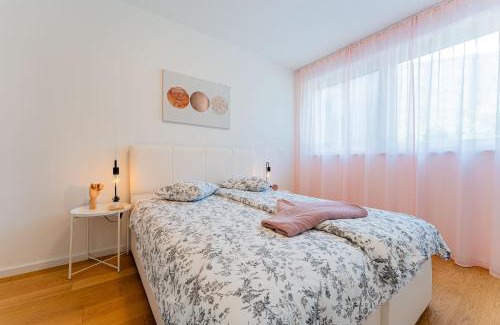 Novi Zagreb Apartment | Flex SelfCheckIns 149 - Zagreb - Bedroom - Garage - Loggia