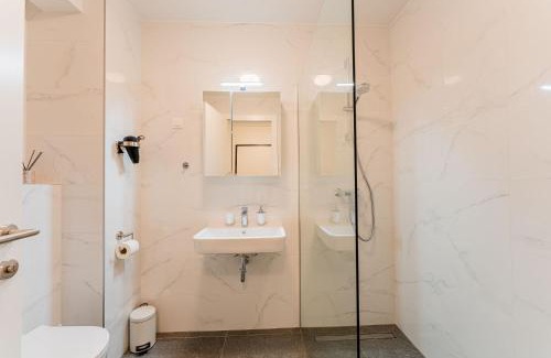 Novi Zagreb Apartment | Flex SelfCheckIns 149 - Zagreb - Bedroom - Garage - Loggia