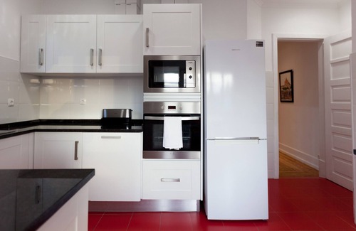 Sao Joao de Deus Apartment | FLH Alameda Modern Art with Parking