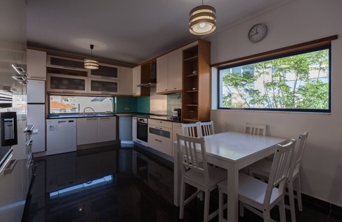 Charneca de Caparica e Sobreda House | FLH Caparica Town House with Pool