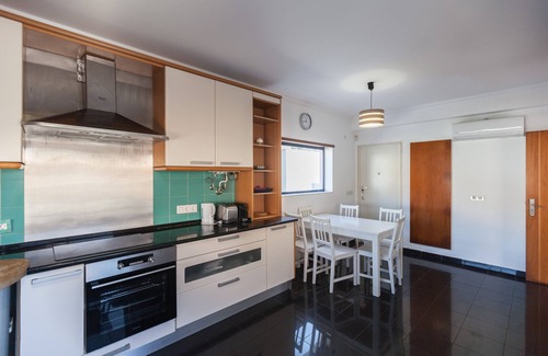Charneca de Caparica e Sobreda House | FLH Caparica Town House with Pool