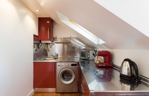 Misericordia Apartment | FLH Chiado Skyline