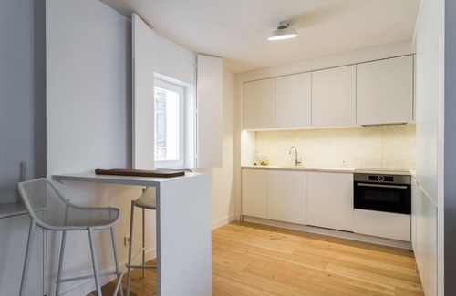 Socorro Apartment | FLH Martim Moniz Terrace Flat with Pool