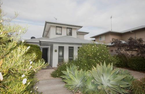 Queenscliff House | FLINDER's REST