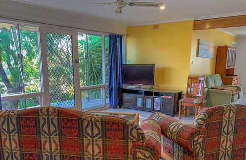 Lake Wangary House | Flinders Retreat is one street back from the Esplanade - ideal for 1 or 2 families or a large group