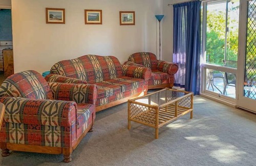 Lake Wangary House | Flinders Retreat is one street back from the Esplanade - ideal for 1 or 2 families or a large group