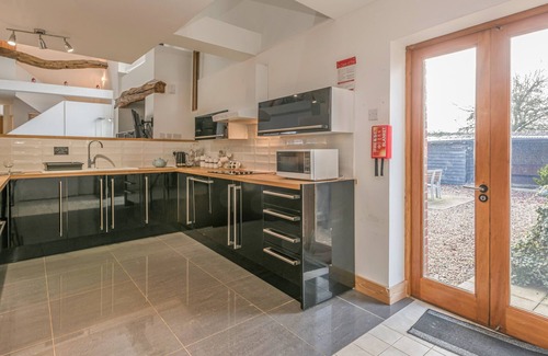 North Walsham Cottage | FLINT BARN, pet friendly, luxury holiday cottage in Knapton