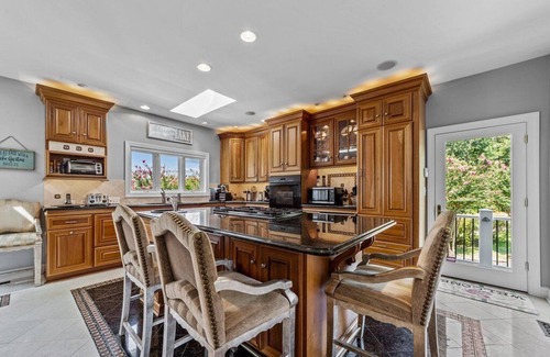 Henrico House | FLIPFLOP INN on PARADISE POINT - 5Bdr/4Bth-Outdoor Oasis-Waterfront, Dock, Beach