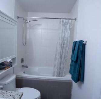 Vaughan House | Flipped House - entire 2 BR townhouse near wonderland
