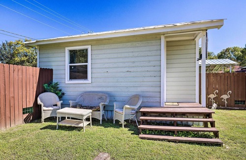 Canyon Lake Apartment | Flirty Flamingo' Studio: 1 Mi to Canyon Lake