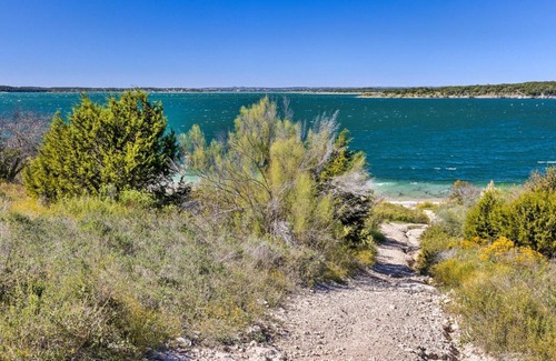 Canyon Lake Apartment | Flirty Flamingo Studio 1 Mi to Canyon Lake