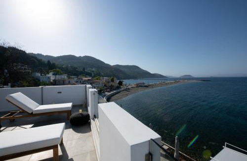 Loutraki Hotel | Flisvos Beachfront Apartments