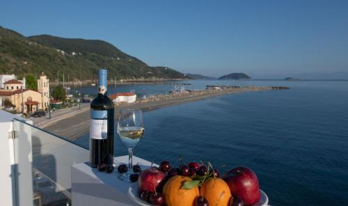 Loutraki Hotel | Flisvos Beachfront Apartments