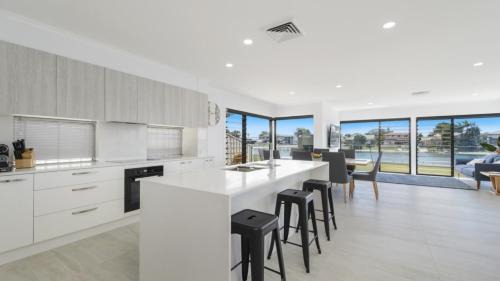 Port Macquarie House | FLOATING ON THE CANALS - 80 COMMODORE CRES