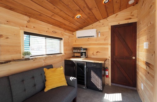 Vermilion Boat Rental | Floating tiny home with AC and WiFi on beautiful Vermilion river