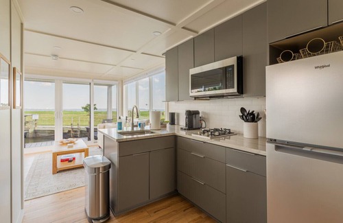 Fort Howard Boat Rental | FLOHOM 14 | Luxury Houseboat with Chesapeake Bay Panoramic Views