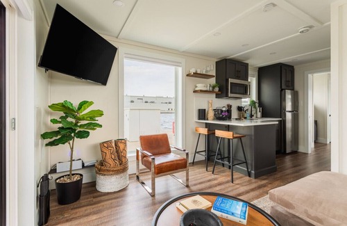 Port Covington Boat Rental | Flohom 9 | Elevated Luxury & Epic Sunsets