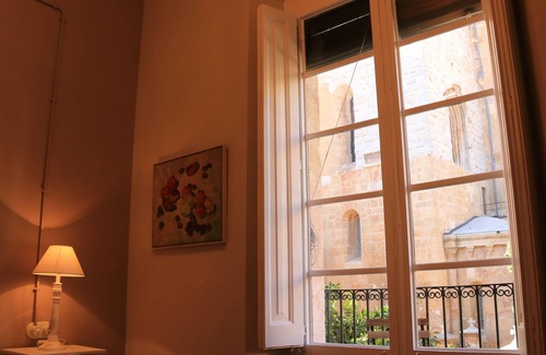 Old Town Condo | Floor in noble building in front of the Cathedral of Tarragona.