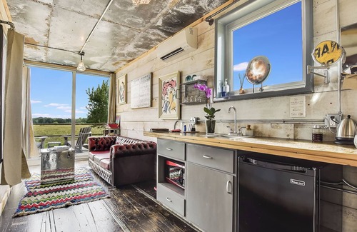 Round Top House | Flophouze Shipping Container Hotel - Houze 6