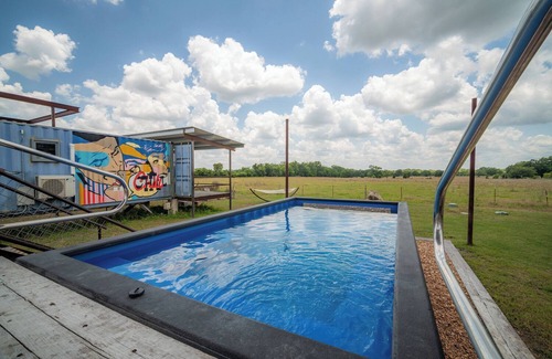 Round Top House | Flophouze Shipping Container Hotel - Houze 6