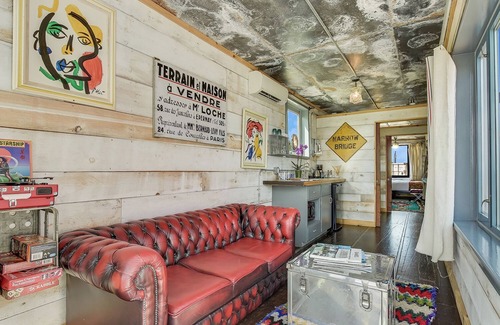 Round Top House | Flophouze Shipping Container Hotel - Houze 6
