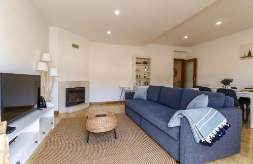 Vila Praia de Ancora Apartment | Flor do Mar - Spacious Apartment with Balcony